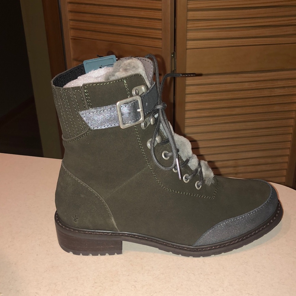 EMU Australia Fur Waldron Boots Never Been Worn